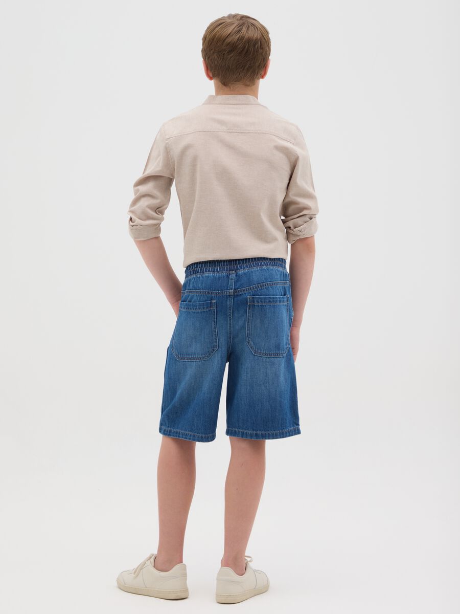 Shorts in denim blu con coulisse_2