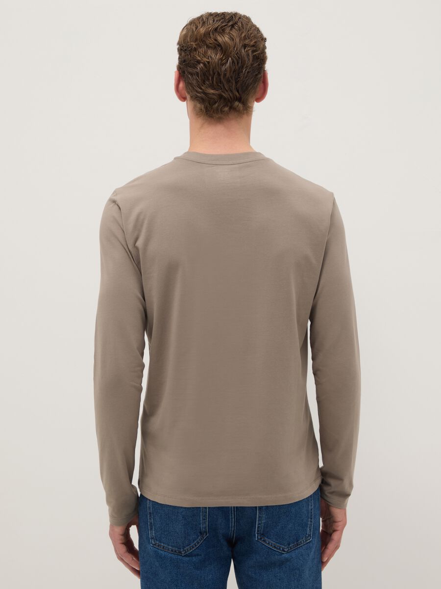 Beige long-sleeve stretch cotton t-shirt regular fit_2