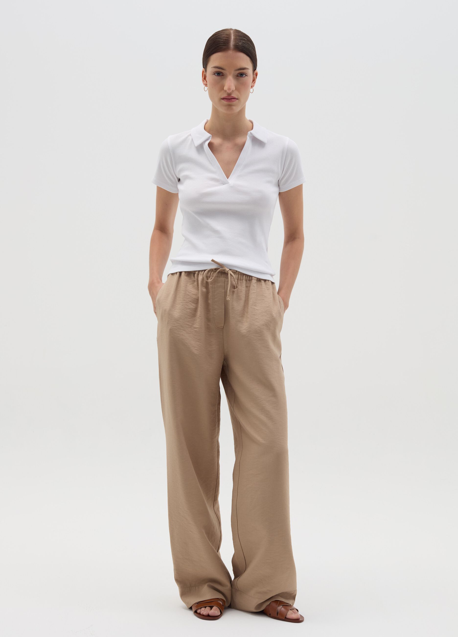 T-shirt with polo neck