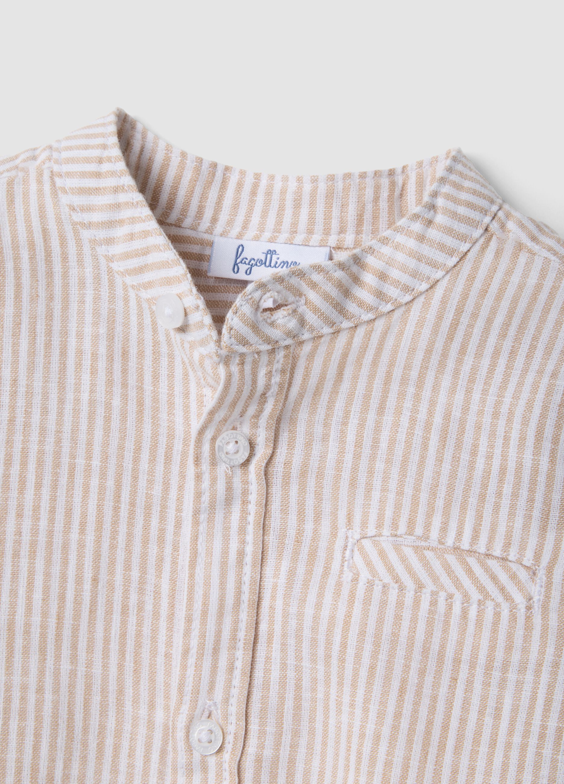 Camicia a righe bianche e beige in misto lino e cotone da bimbo