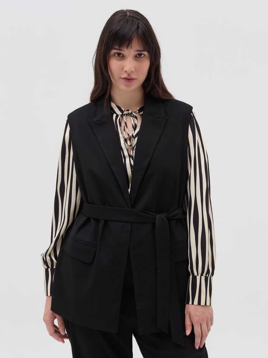 Curvy long gilet with belt_0