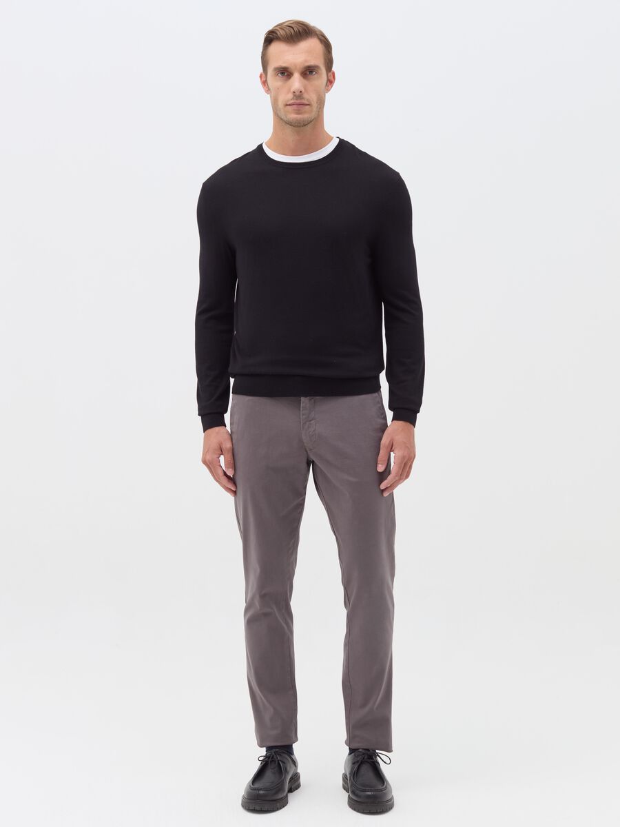 Pantaloni chino in cotone stretch tinta unita_0
