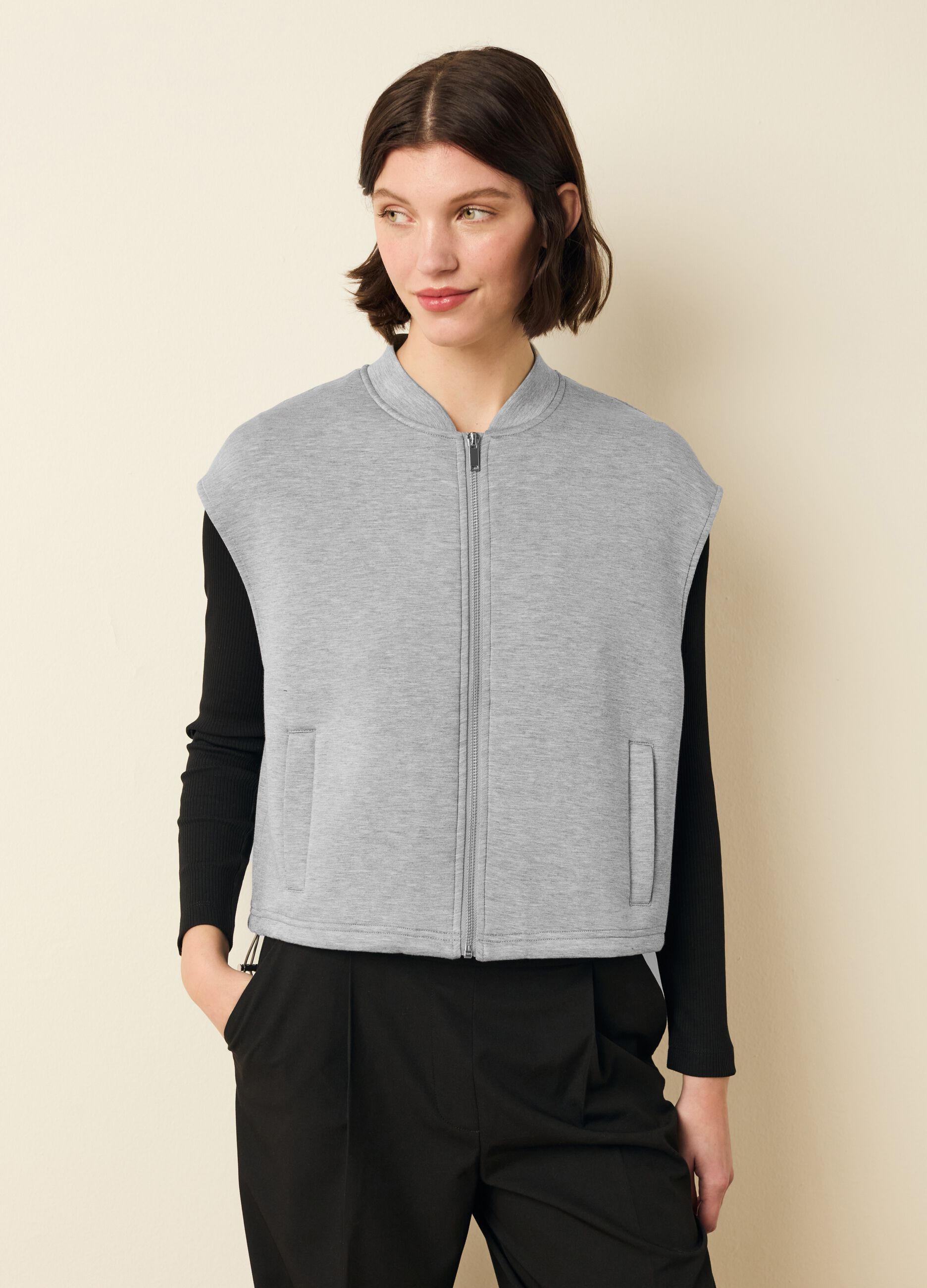 Full-zip gilet in scuba