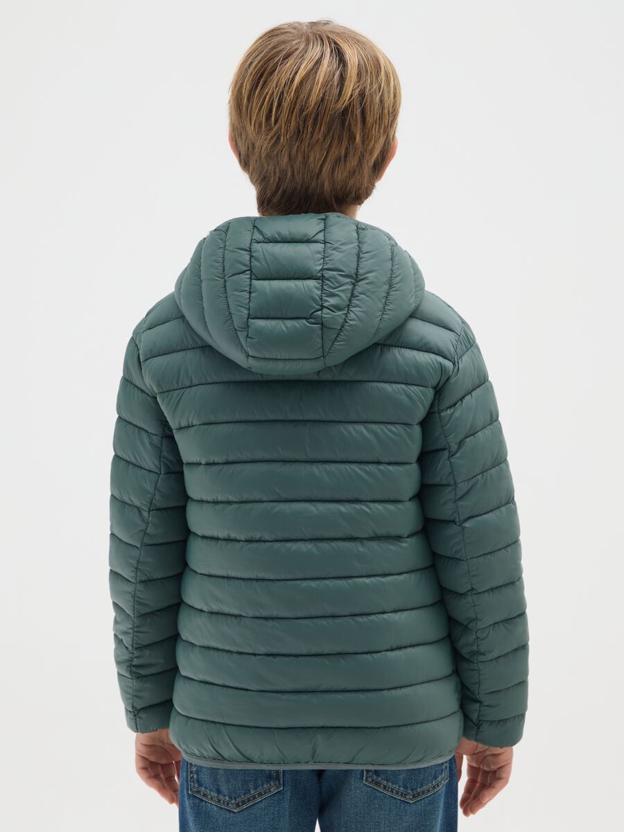 Giacca imbottita verde da ragazzo con cappuccio_1