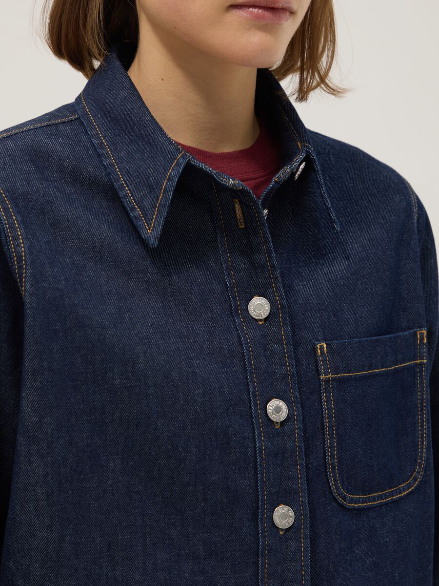 Camicia in puro cotone denim regular fit con bottoni e taschino_3