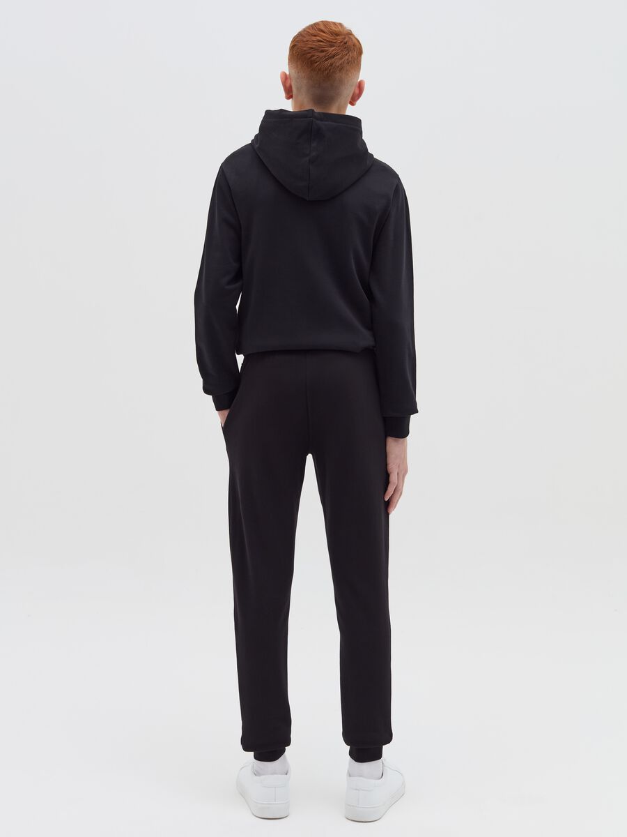 Joggers con coulisse stampa fiamme e lettering_3