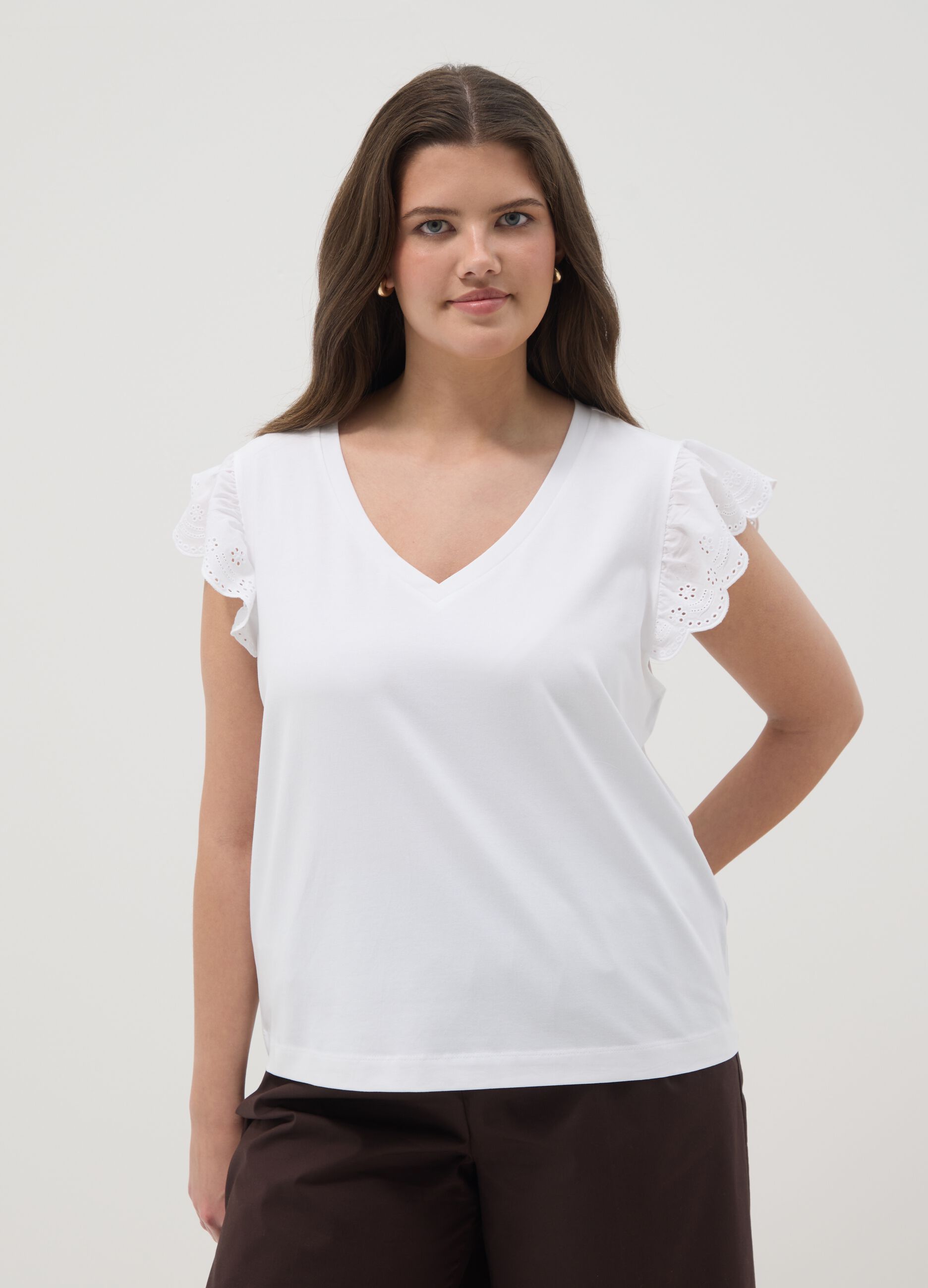 T-shirt bianca in cotone elasticizzato con maniche volant regular fit