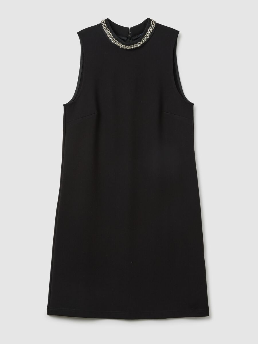 Sleeveless black fitted dress with embellished neckline_4
