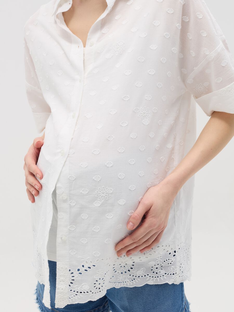 Maternity shirt in plumetis with broderie anglaise_2