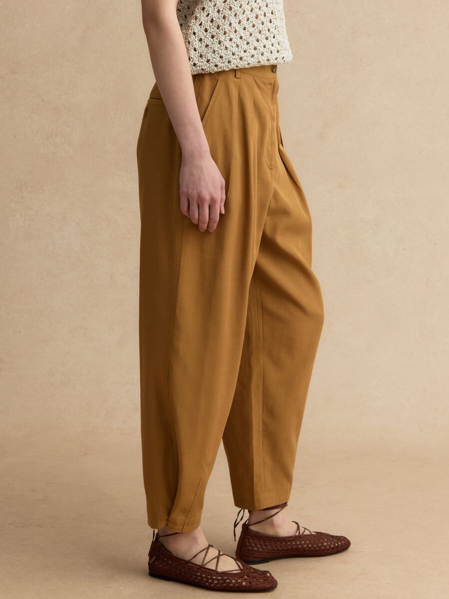 Pantaloni in misto lyocell e cotone marroni slouchy fit_3