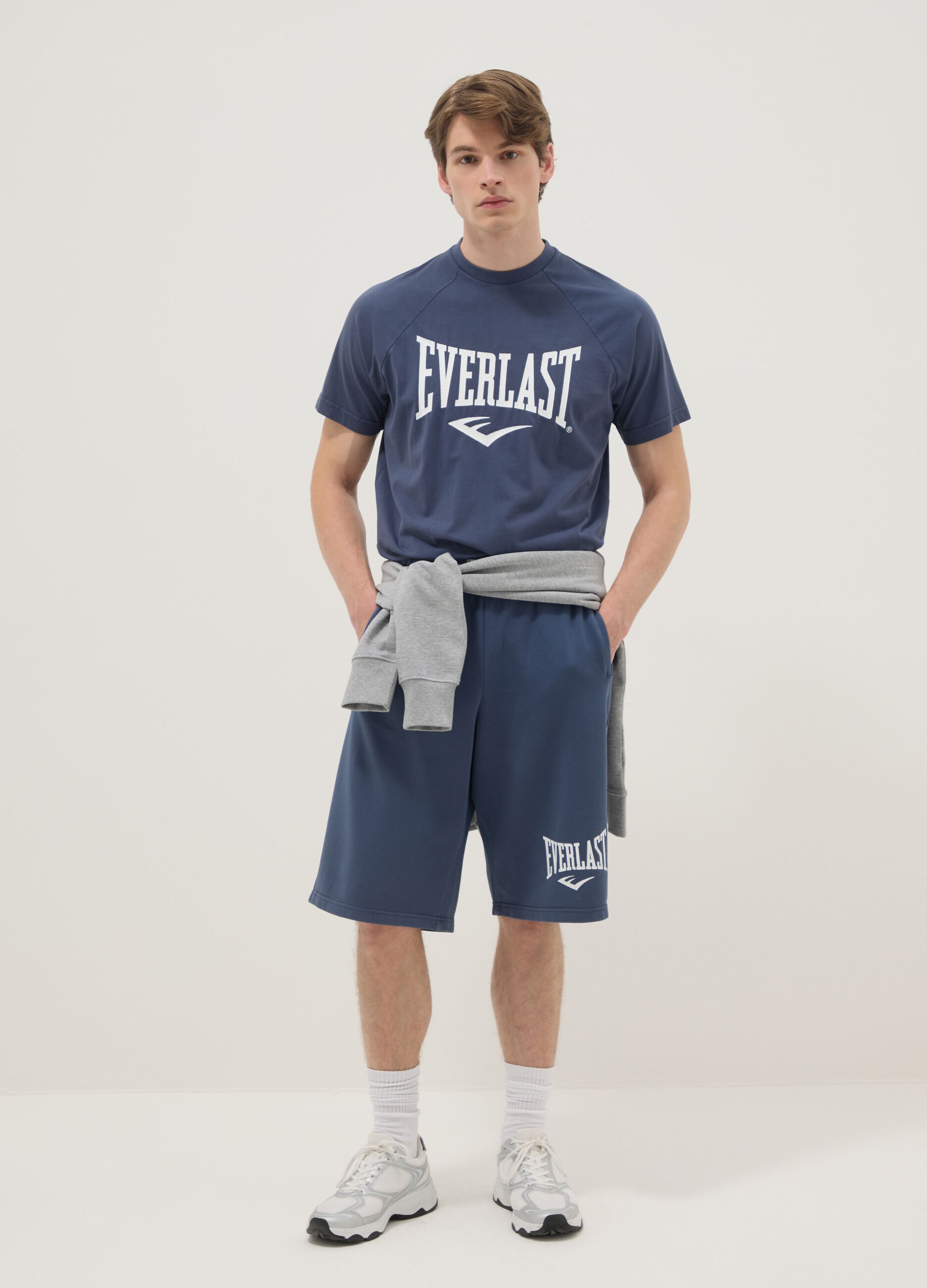 Blue cotton blend shorts regular fit with Everlast logo