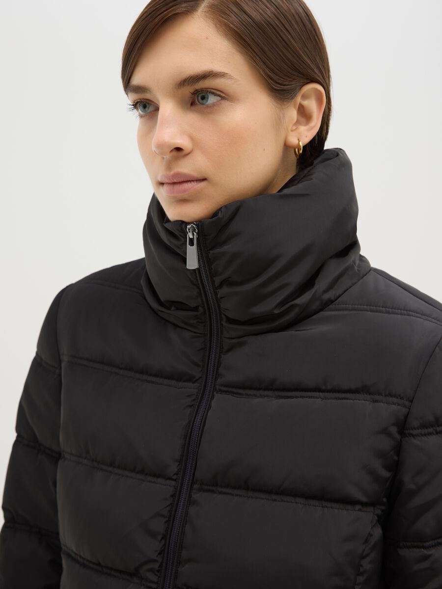 Black regular fit padded jacket with zip and side pockets_3