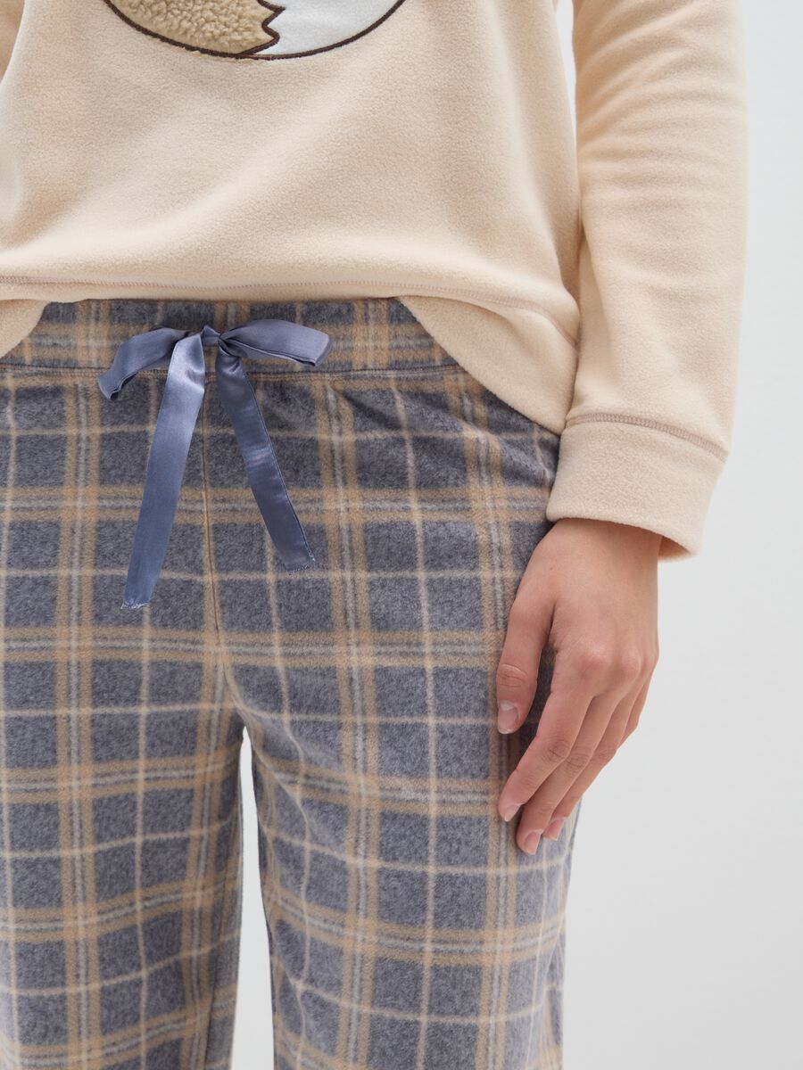 Pigiama beige a quadri_3