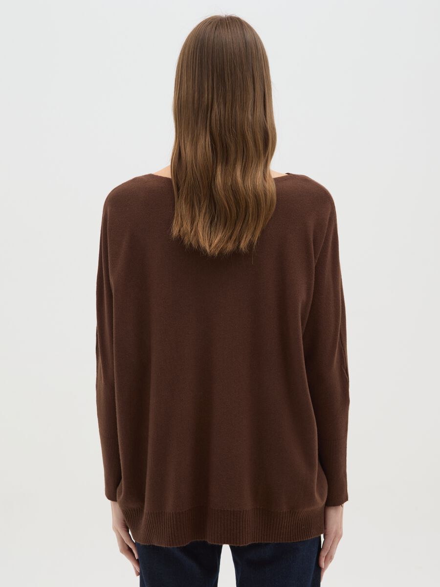 Maglia marrone regular fit con applicazioni_2