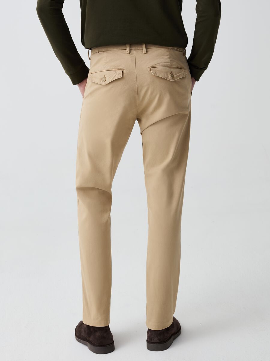 Slim-fit chino trousers in stretch cotton_2