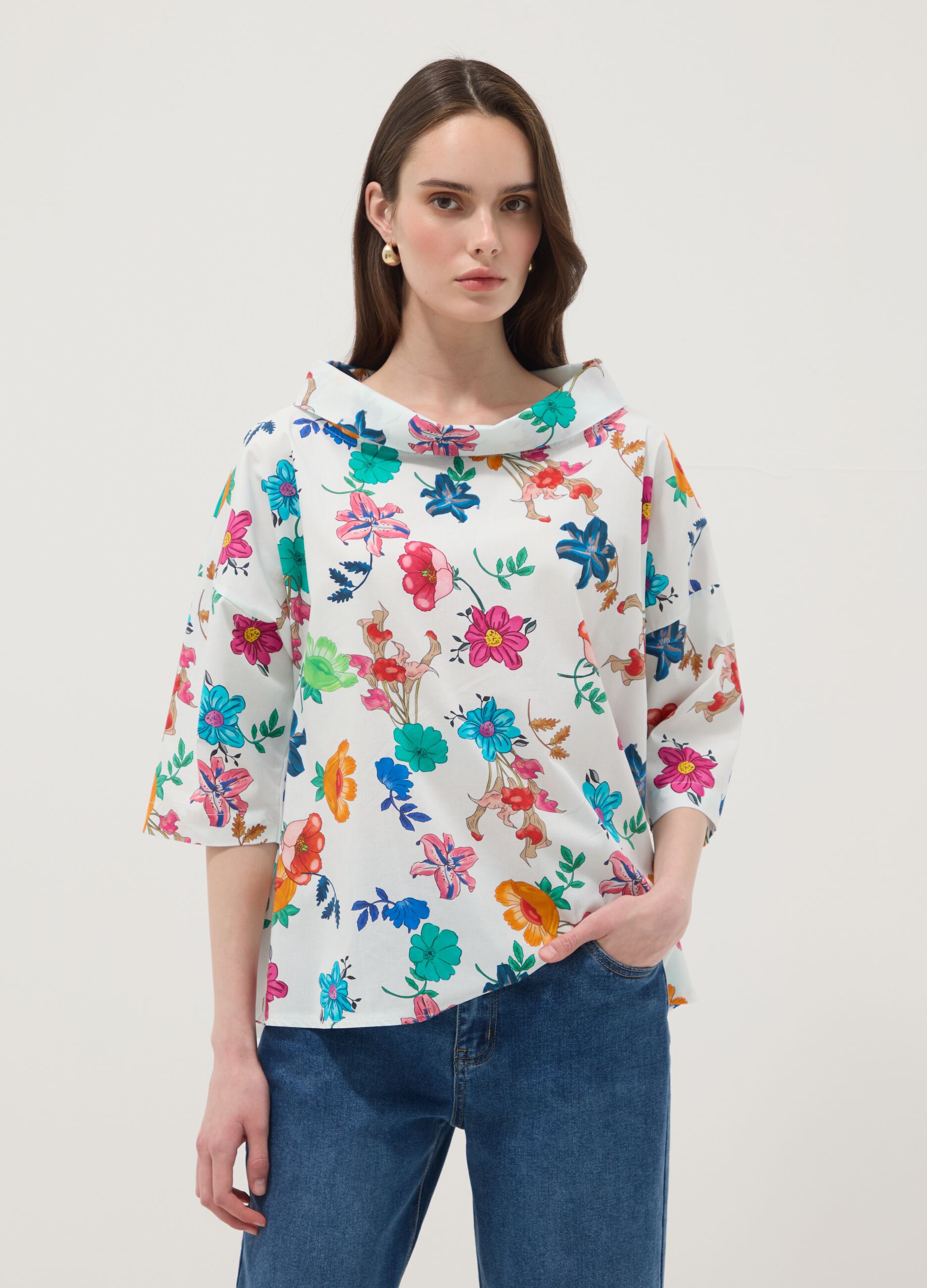 White stretch cotton top with floral print, regular fit