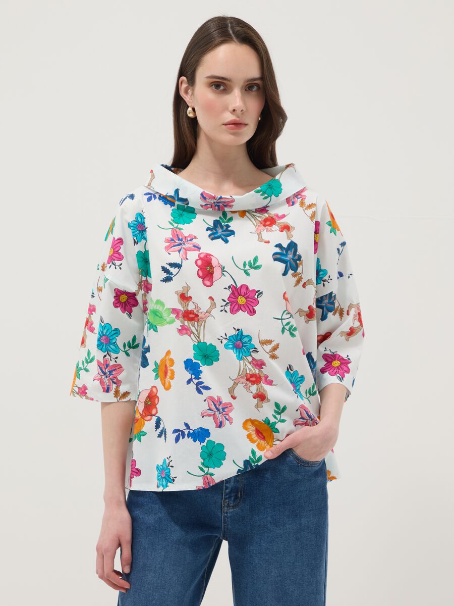 White stretch cotton top with floral print, regular fit_1
