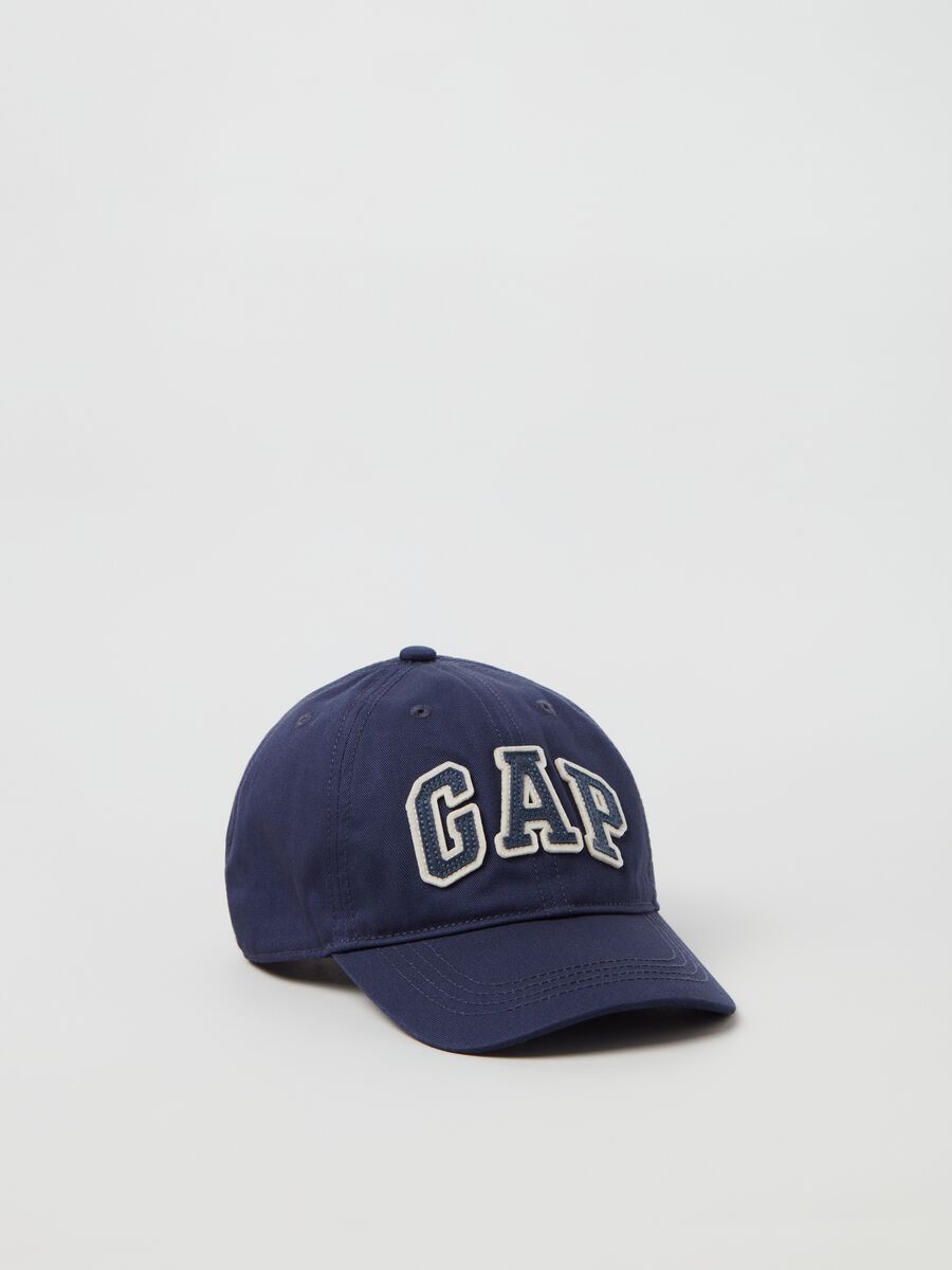 Baseball cap with logo patch_2