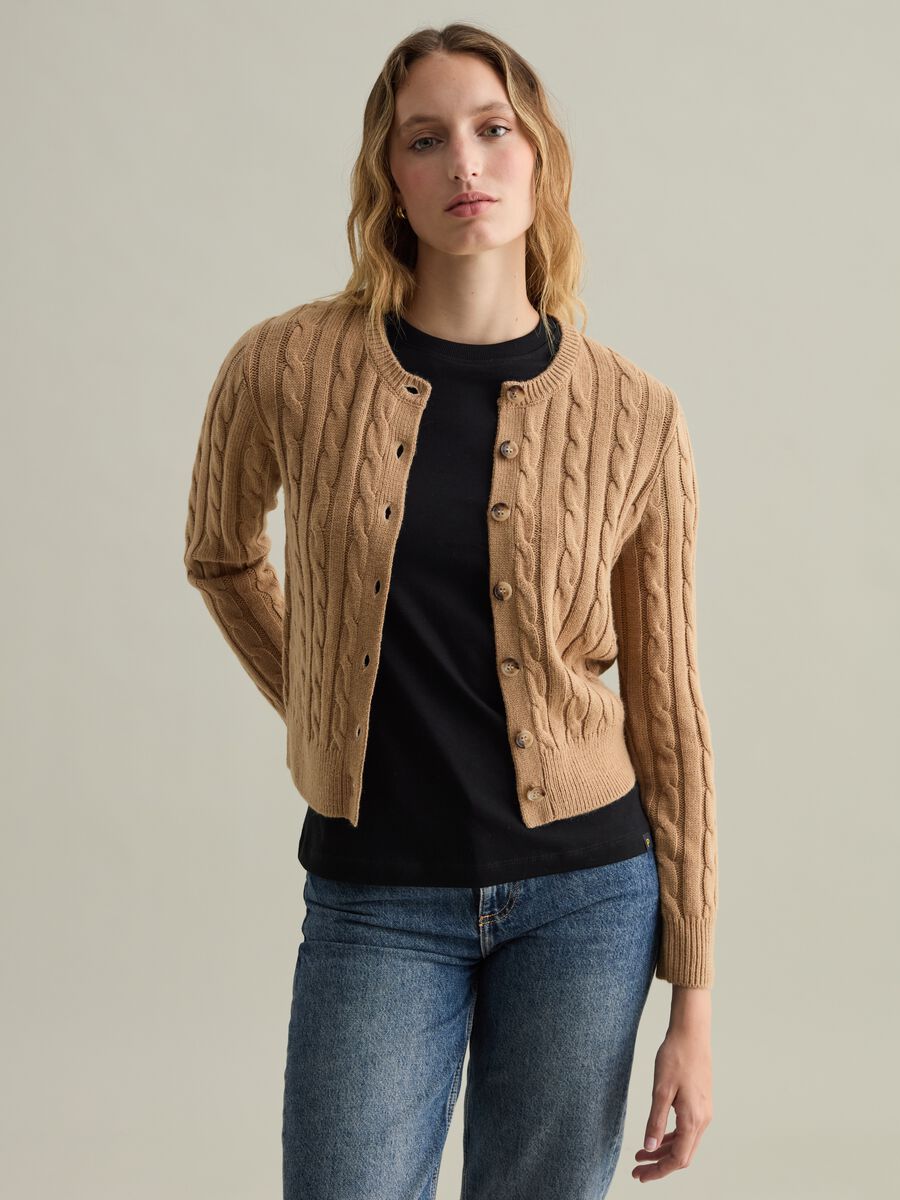 Ribbed cardigan with cable-knit design_0