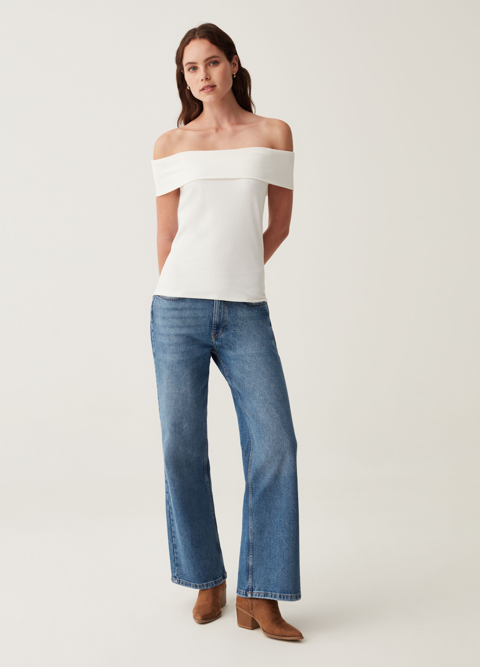 T-shirt a coste piatte con spalle scoperte_1