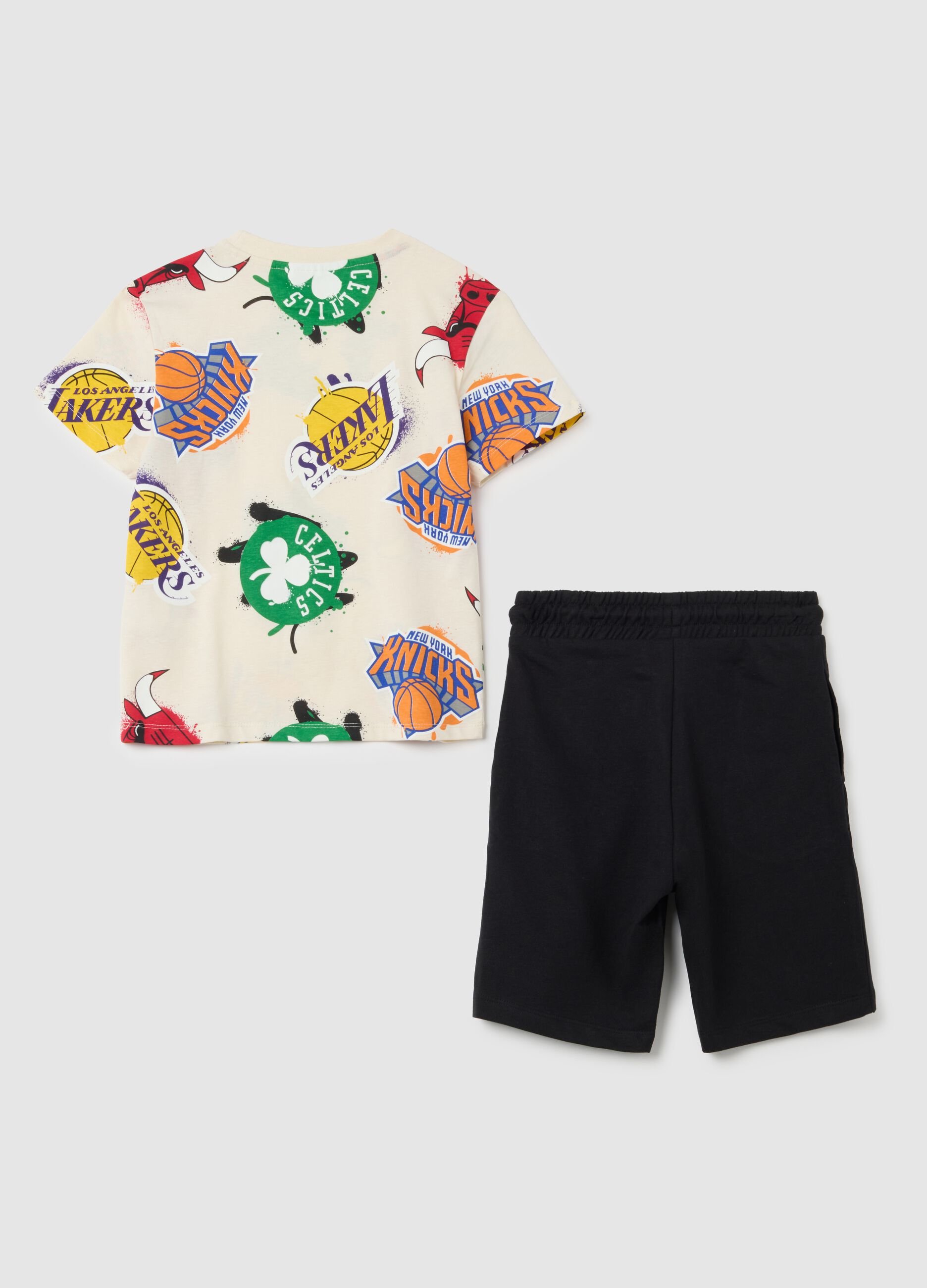 Set of kids' beige pure cotton t-shirt and regular fit shorts with NBA print
