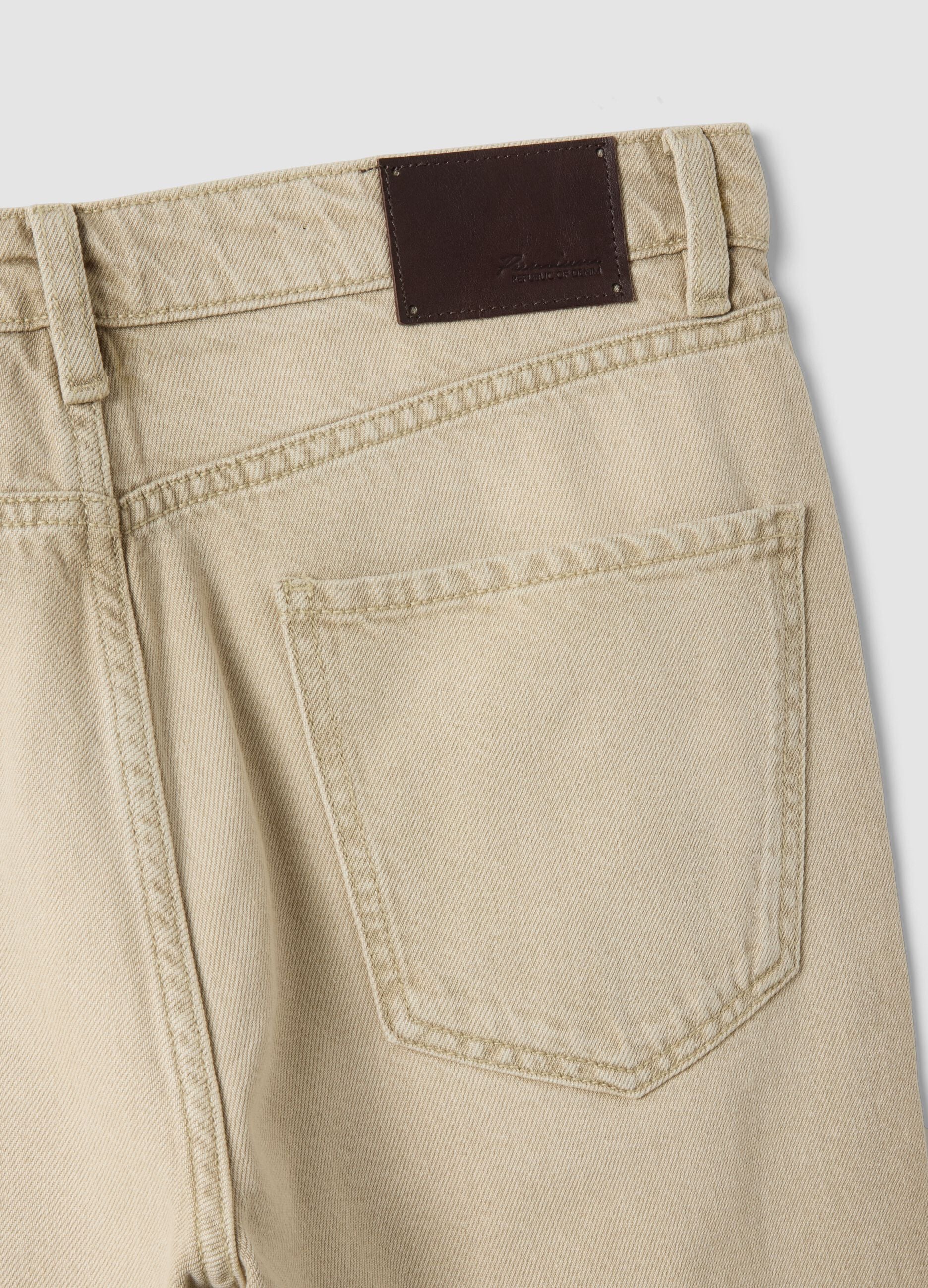 Jeans beige in misto cotone e lyocell regular tapered