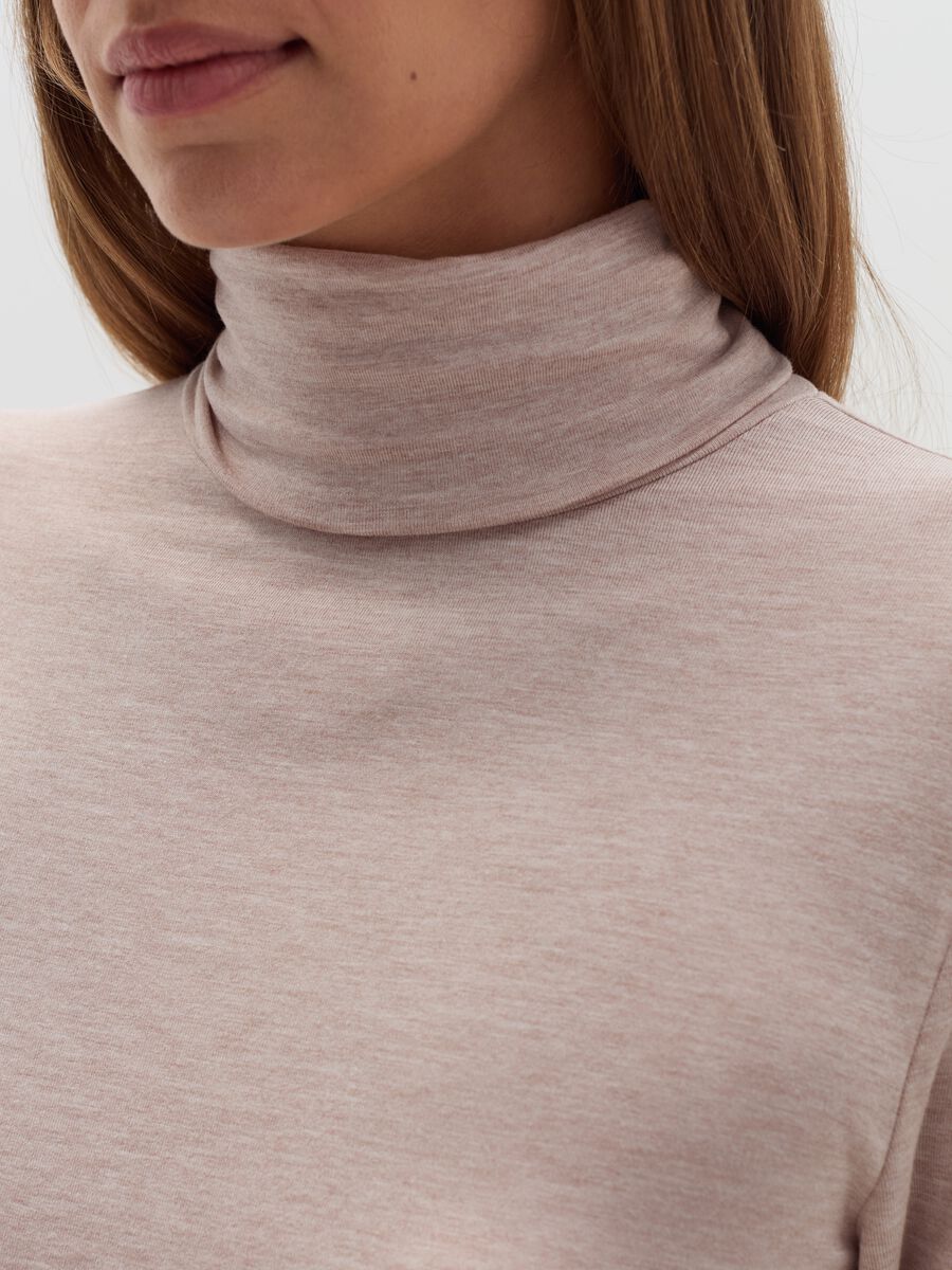 Long-sleeved T-shirt with high neck_2