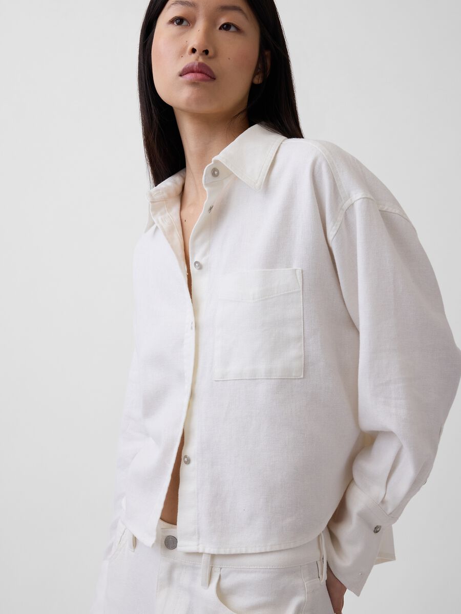 Camicia in puro cotone con tasca applicata_3