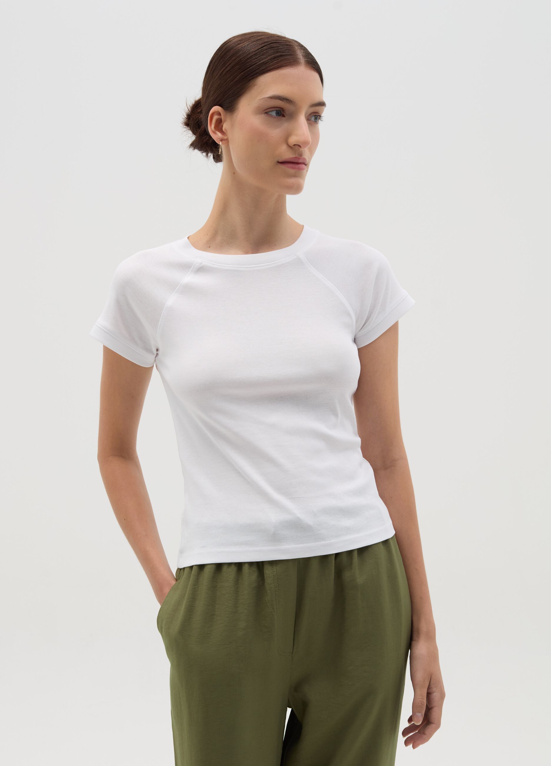 T-shirt with raglan sleeves