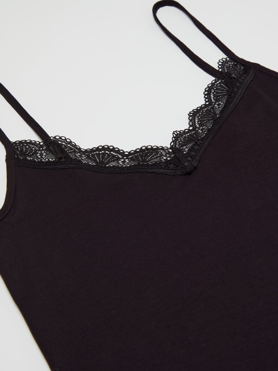 Vest with V neck and lace_5