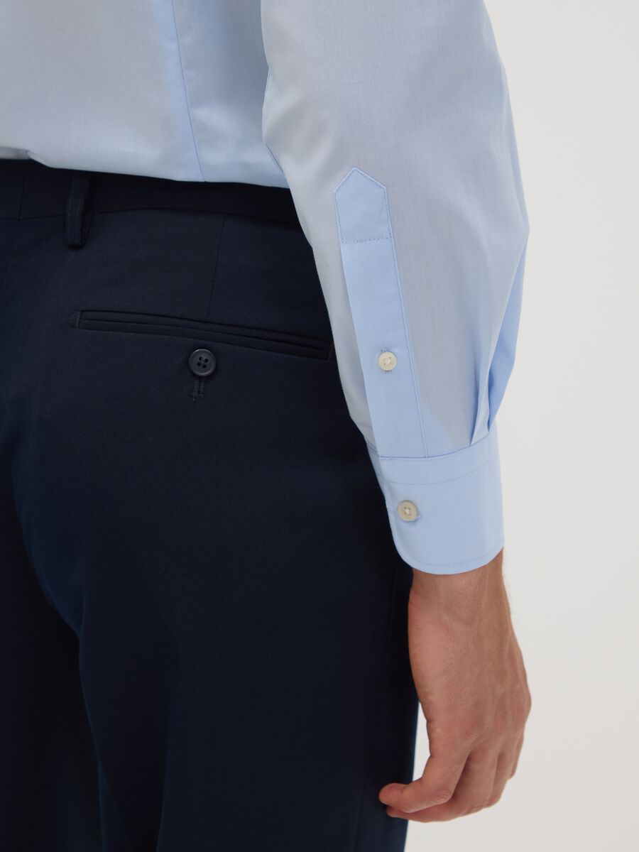 Camicia azzurra slim fit con colletto button down easy iron_3