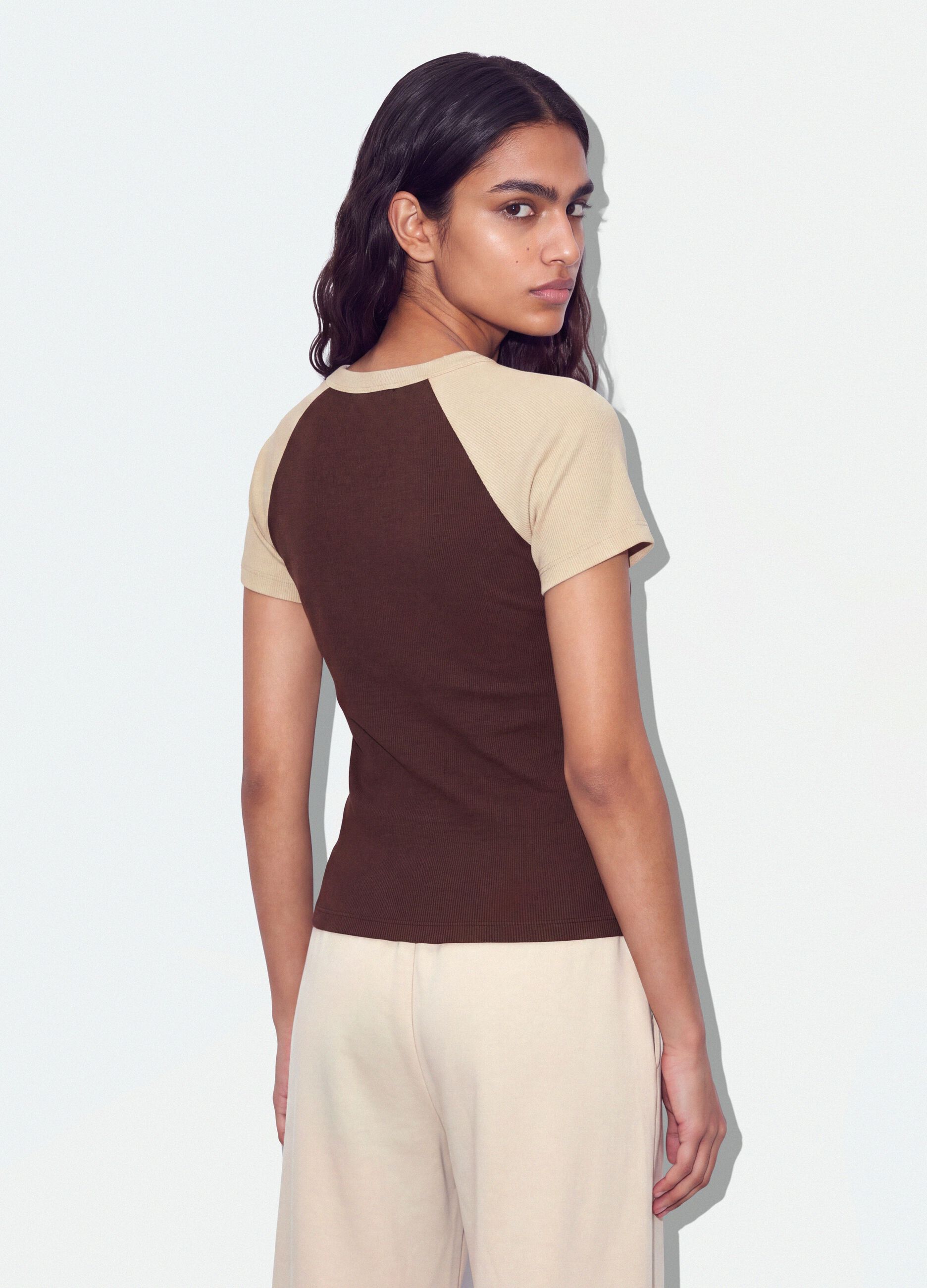 Brown stretch cotton crew-neck T-shirt with contrasting sleeves