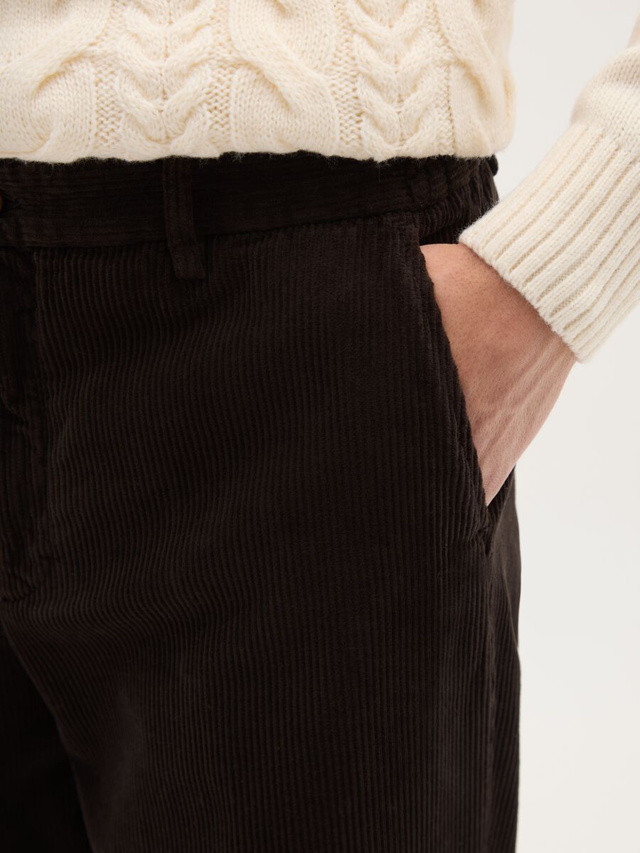 Brown corduroy chinos in pure cotton regular fit_3