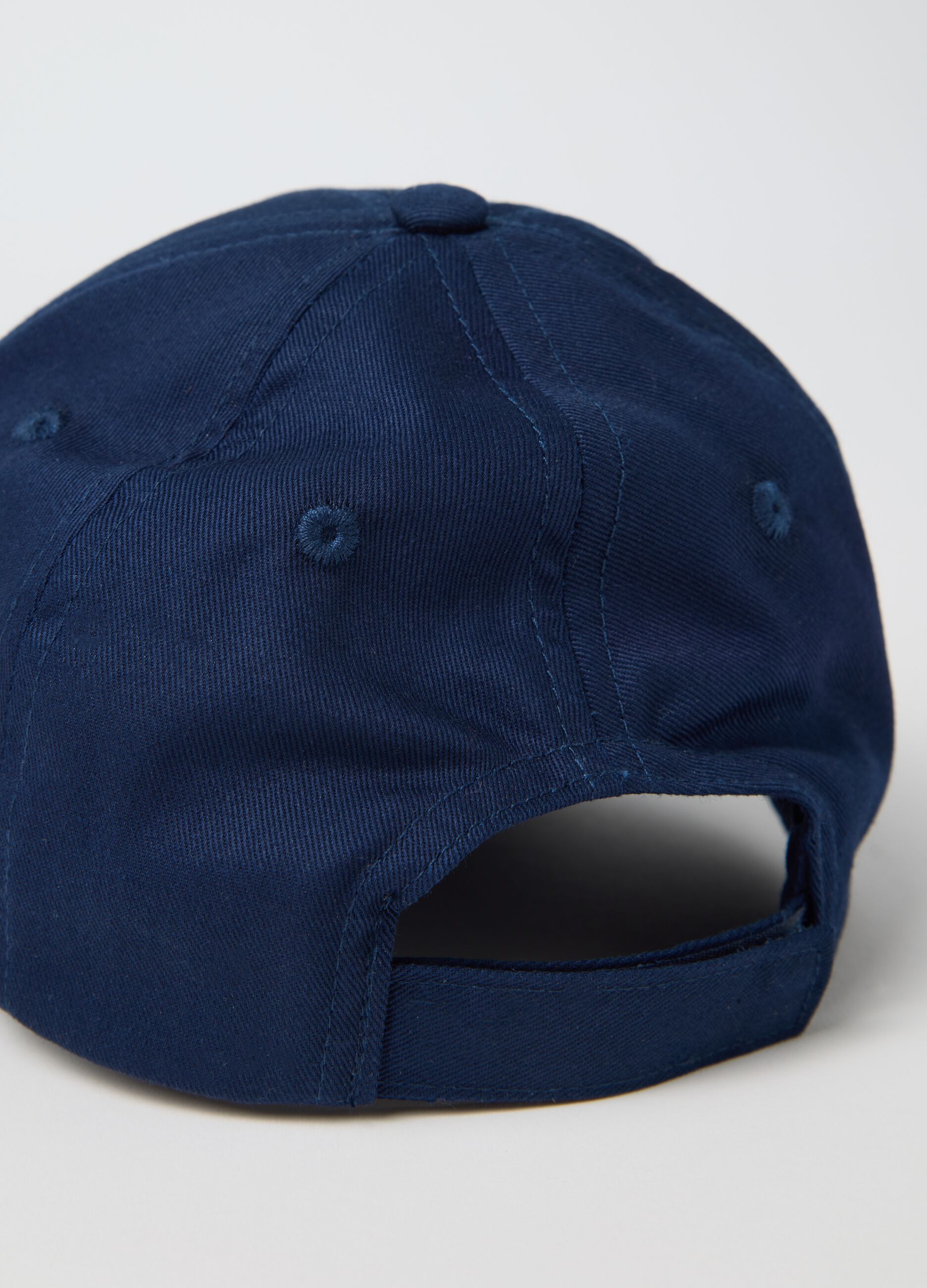 Babies’ hat in 100% blue cotton