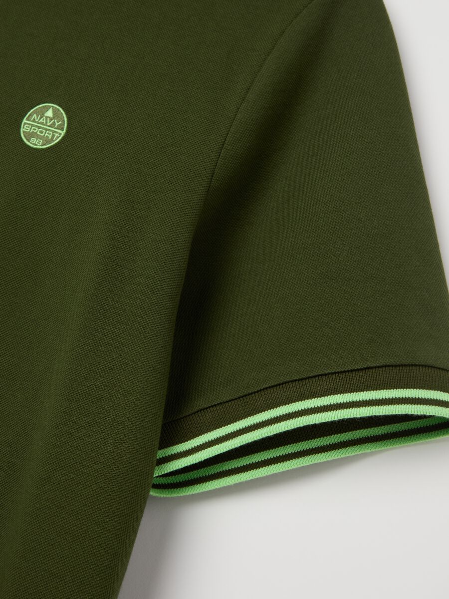 Polo shirt with striped edging and logo embroidery_5