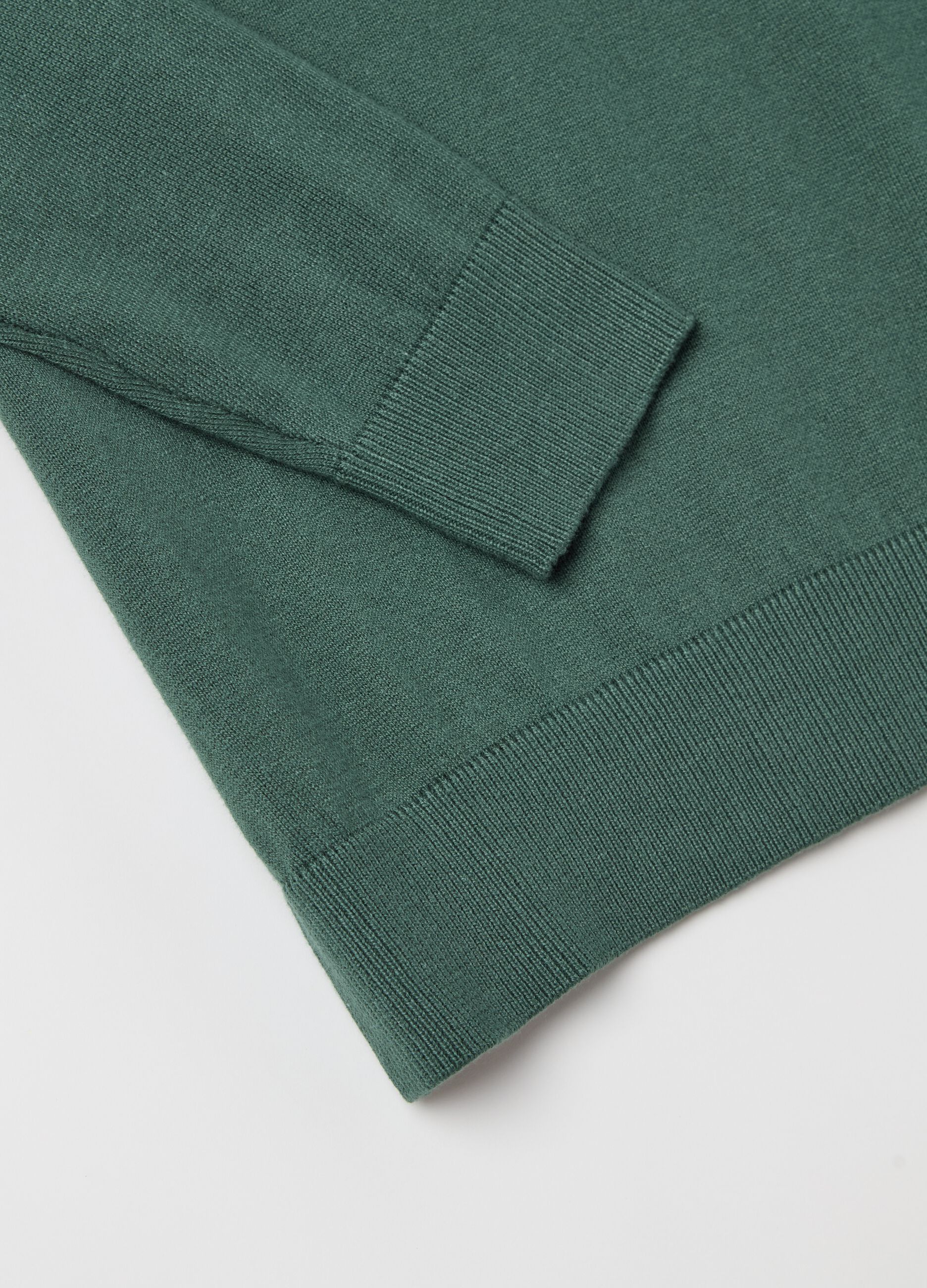 Round neck pullover