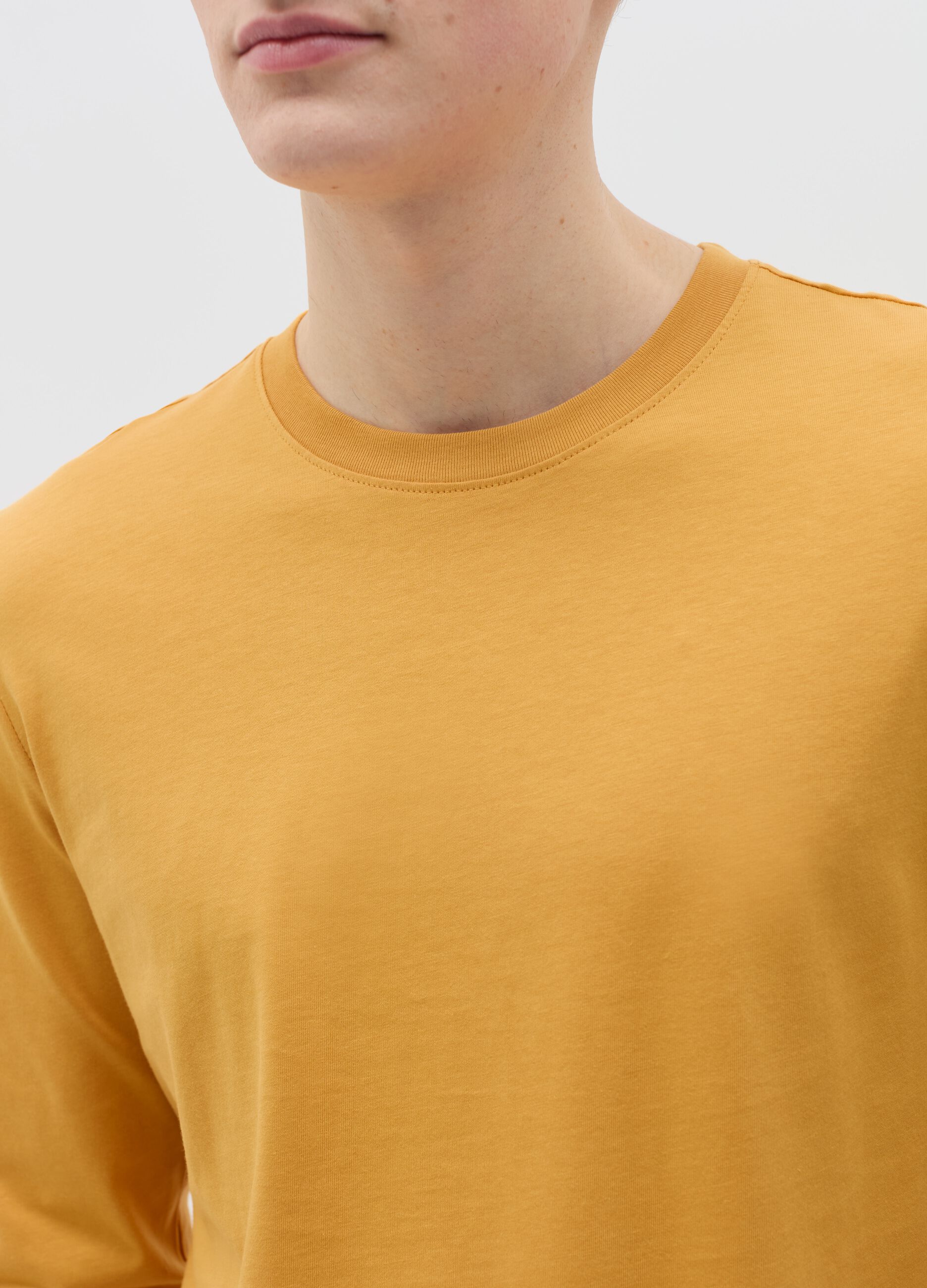 T-shirt girocollo a maniche lunghe in cotone