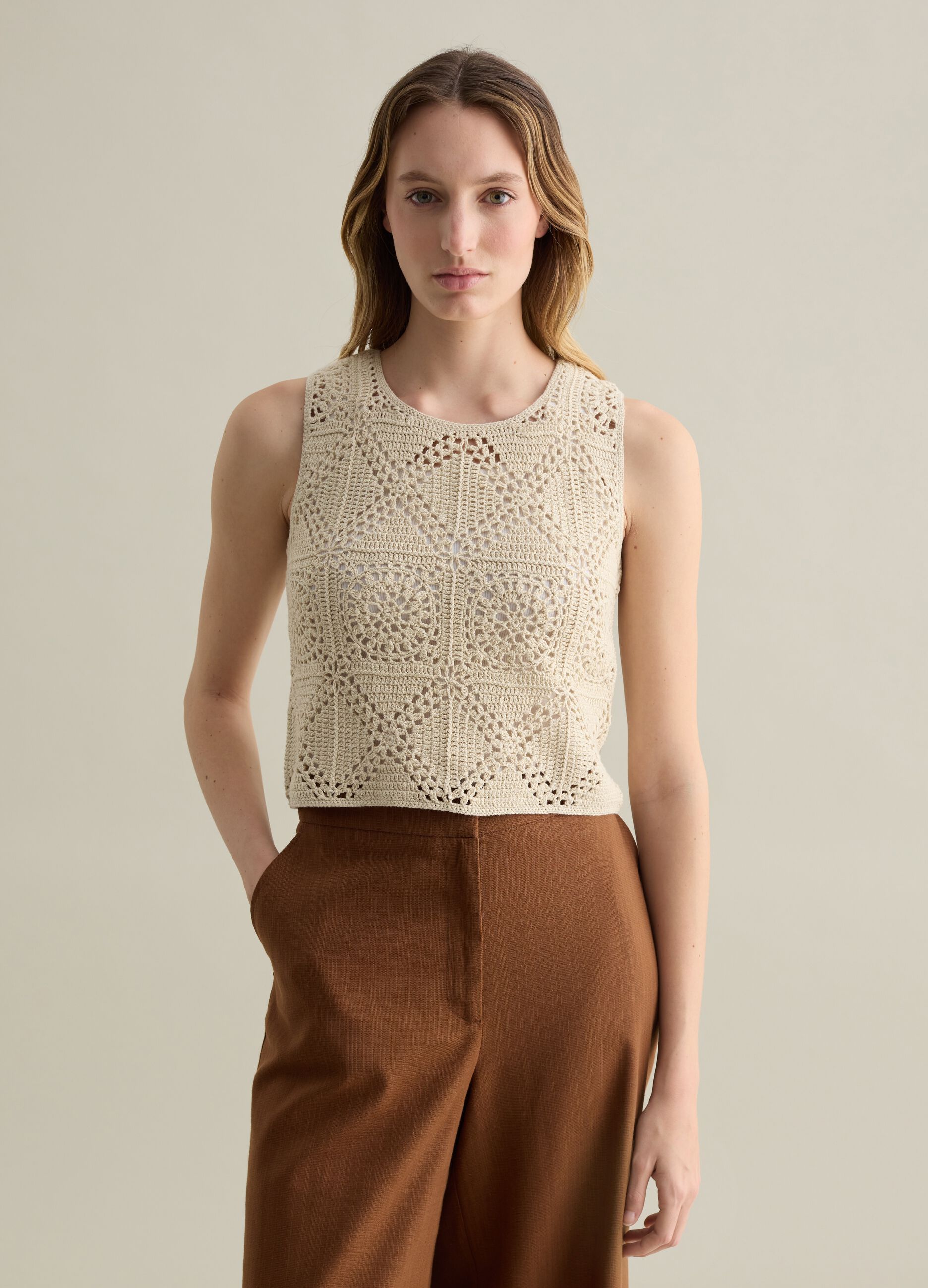 Tank top in maglia crochet beige