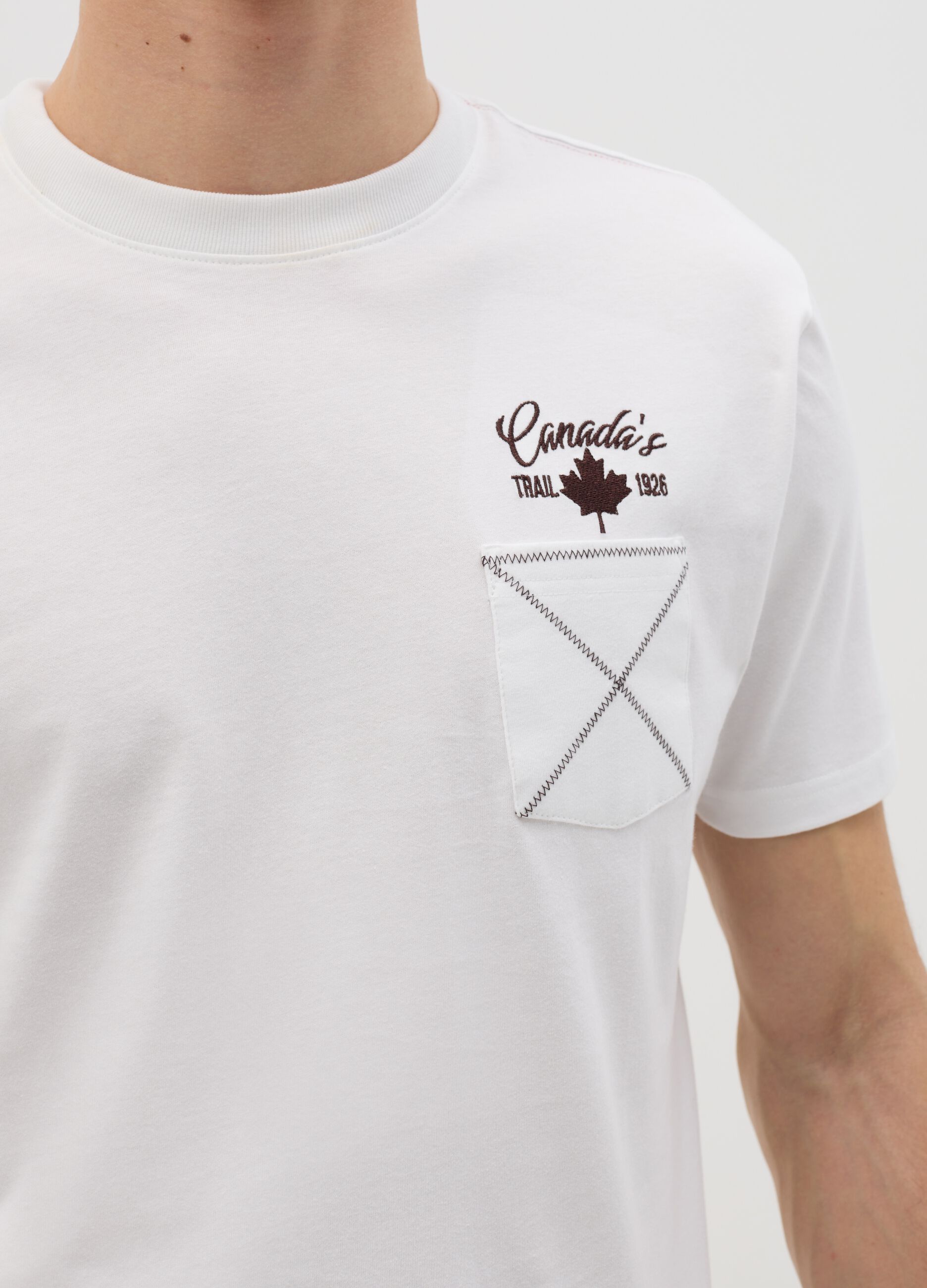 Canada's Trail white short-sleeved T-shirt
