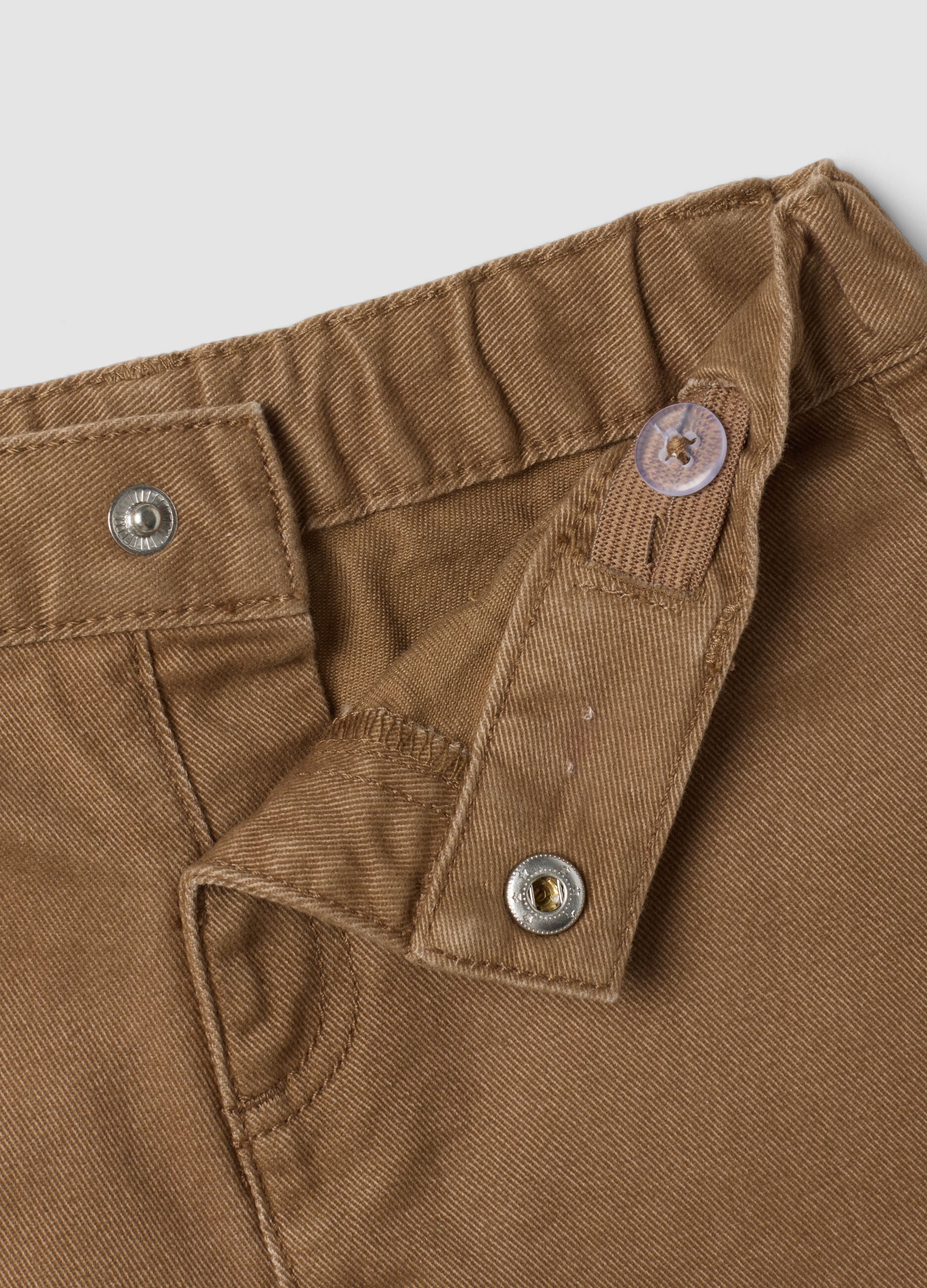 Pantaloni cargo marroni in puro cotone per bimbo
