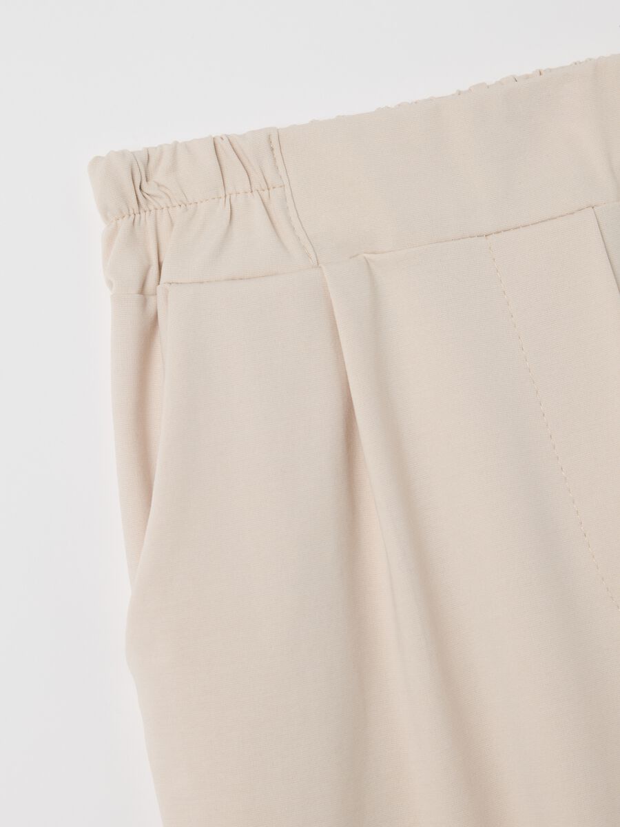 Beige cropped trousers with turn-ups_5