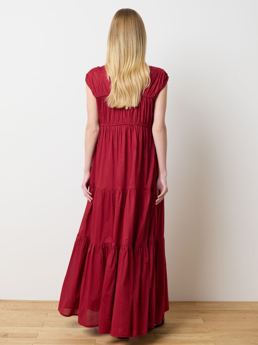 Women’s long tiered red dress in 100% cotton with regular fit._3