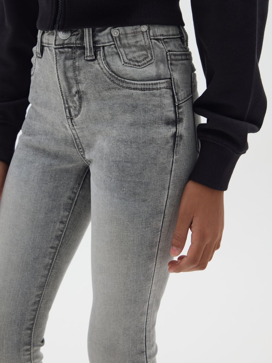 Jeans da ragazza in denim grigio skinny fit_3
