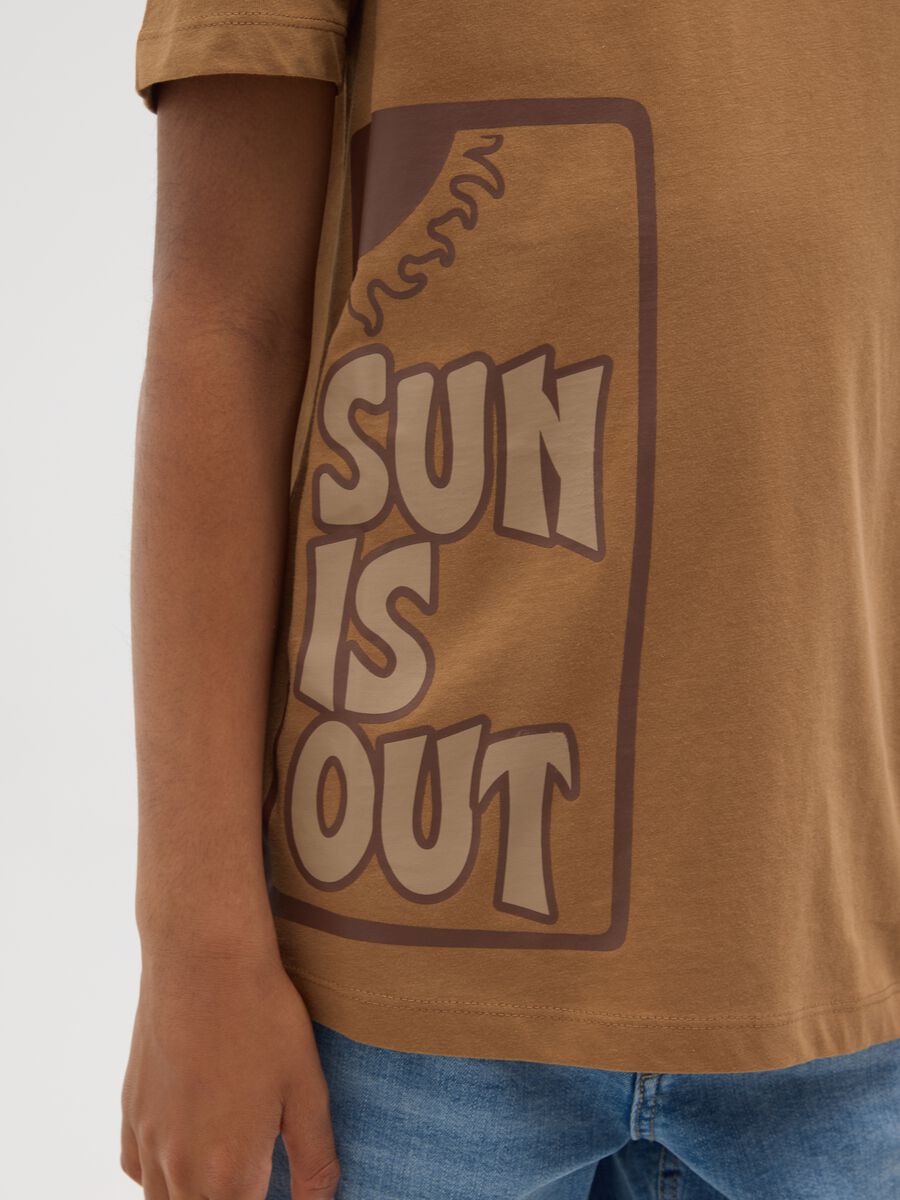 T-shirt da ragazzo in puro cotone marrone regular fit_2