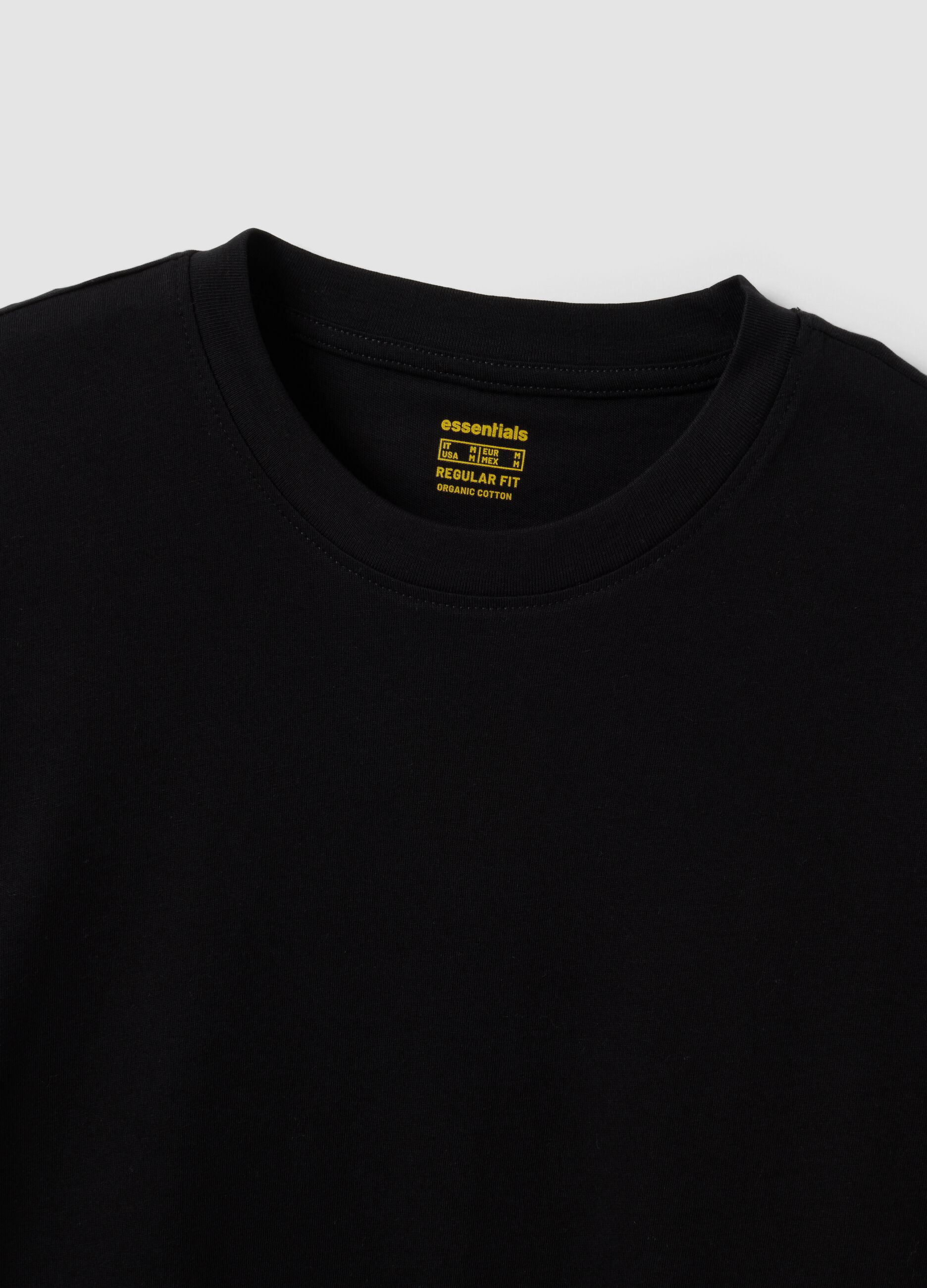T-shirt nera a maniche lunghe in puro cotone organico con girocollo