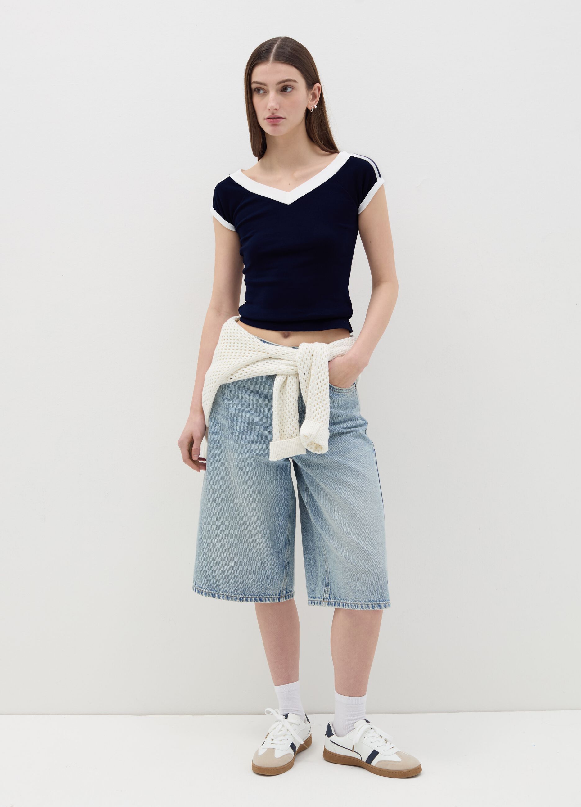 T-shirt with side bands