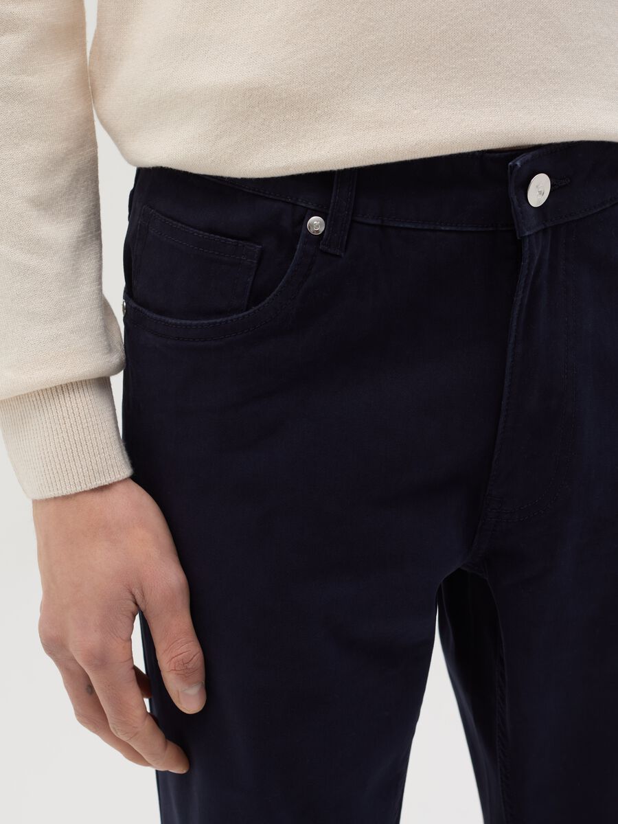 Slim-fit trousers with five pockets_2