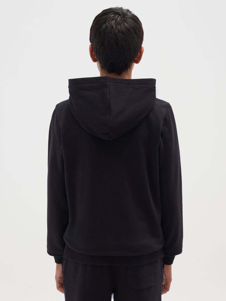 Felpa con cappuccio nera da ragazzo in puro cotone regular fit_1