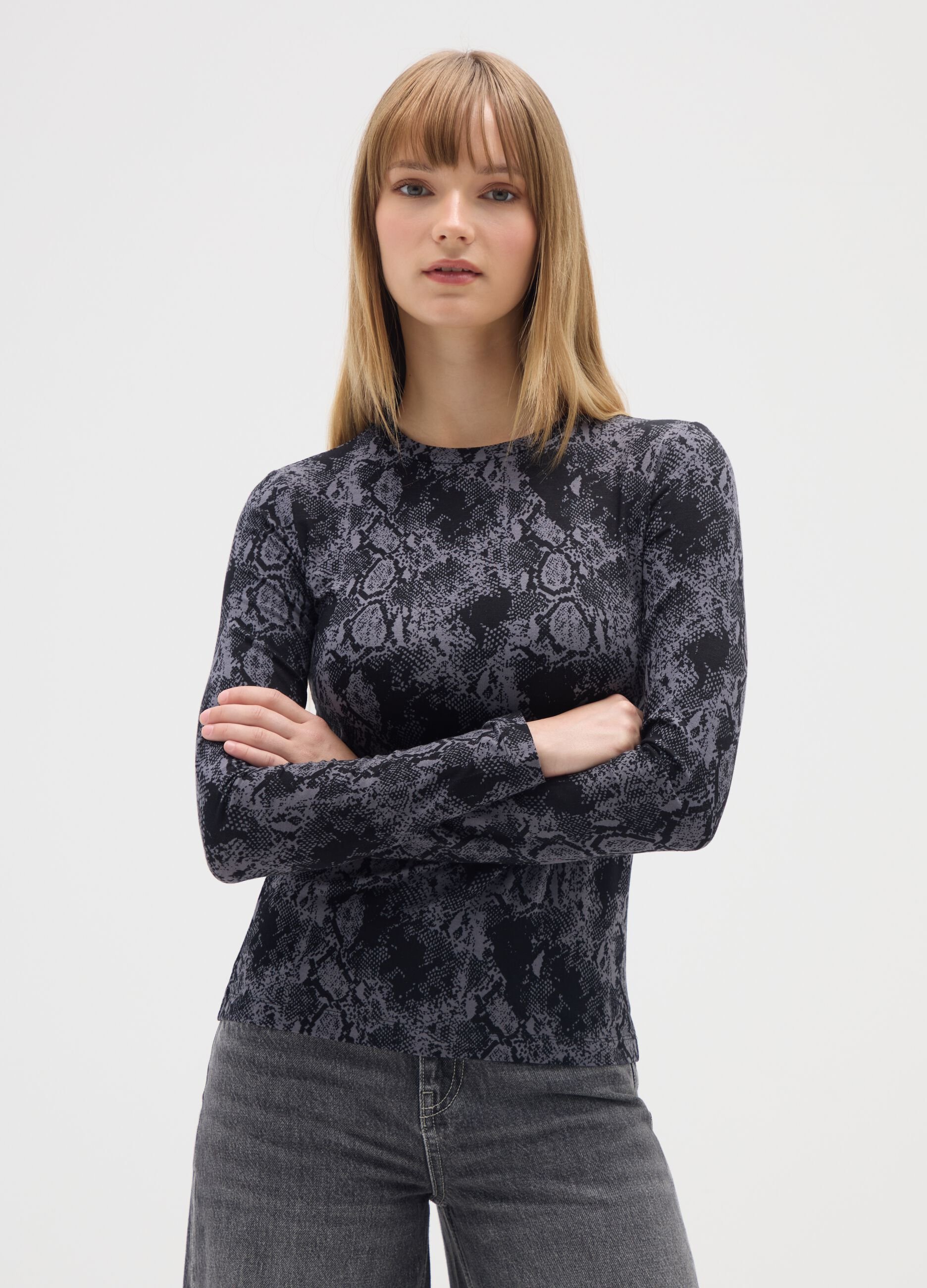 Maglia a maniche lunghe nero con stampa serpente