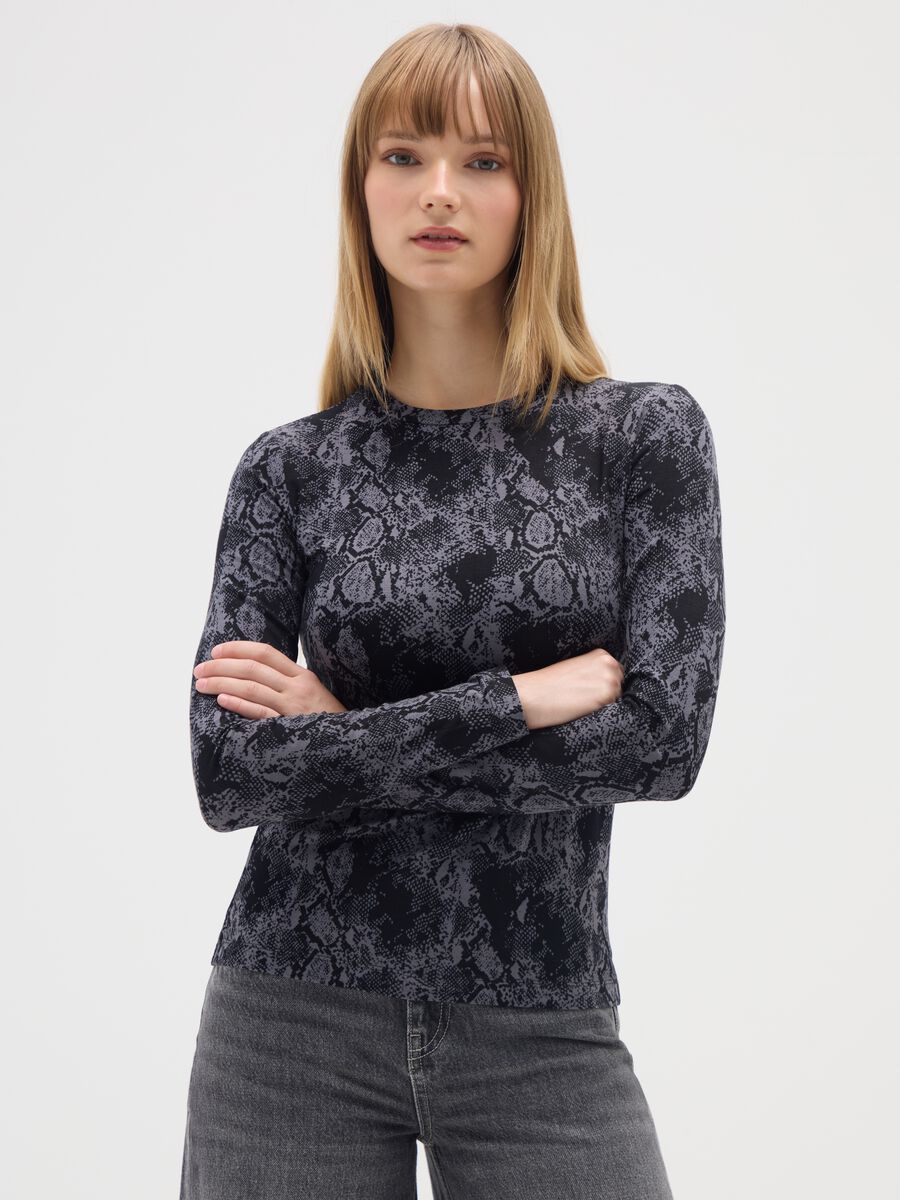Maglia a maniche lunghe nero con stampa serpente_0
